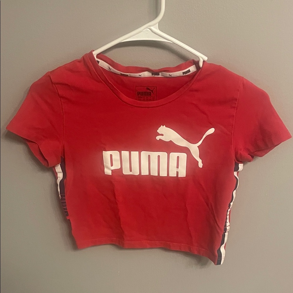 PUMA red fitted cropped athletic shirt